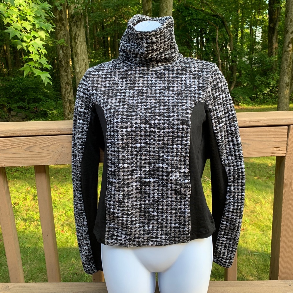 Nike Pro Hyperwarm top Sz S. Slouchy turtle-neck. Textured blk/gry/wht & blk
